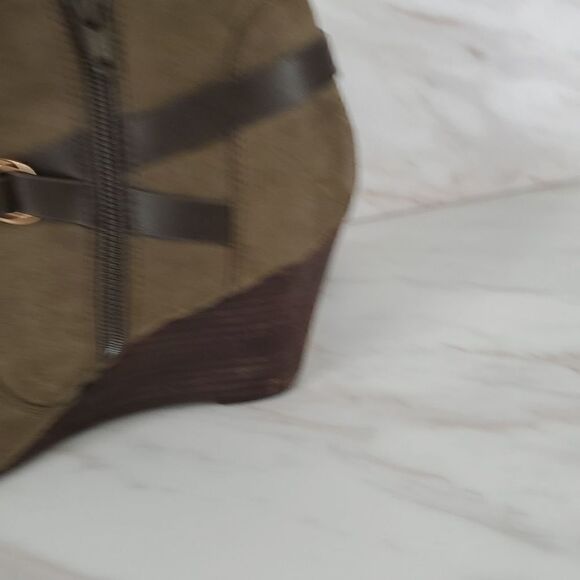 Report Women's Stitch Fix Galiana Buckle Wedge Bootie‎ Size 8.5 Green - Picture 5 of 9